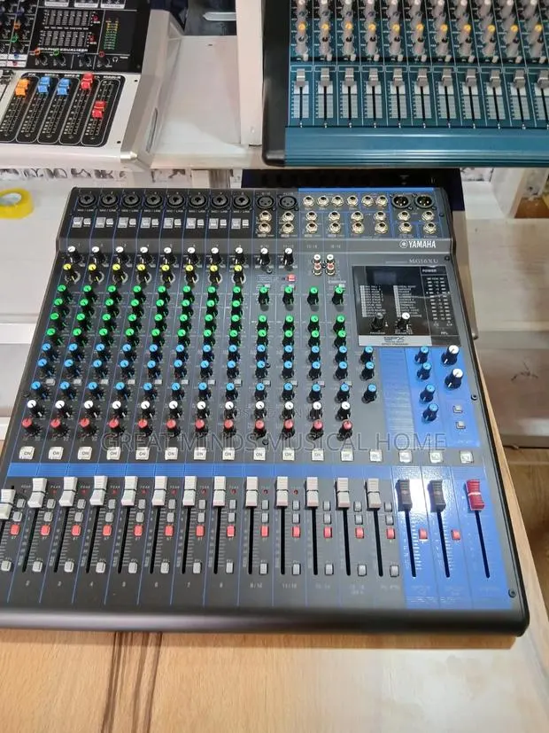 Yamaha MG 16xu Raw Mixer · Photo 1