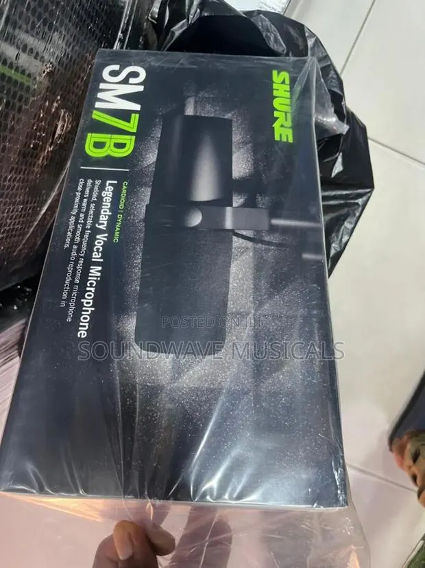 Shura Sm7b Dynnamic Microphone · Photo 1