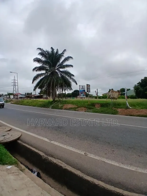 Accra- Kumasi Roadside 3 Acre Land for Sale at Kubease · Photo 1