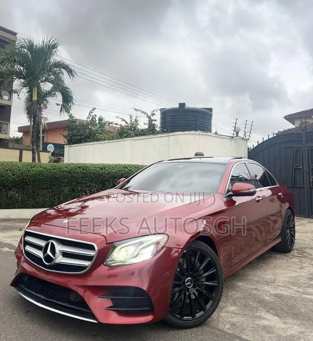 Mercedes-Benz E300 4Matic AWD Sedan (2.0L 4cyl 9A) 2017 Red · Photo 1