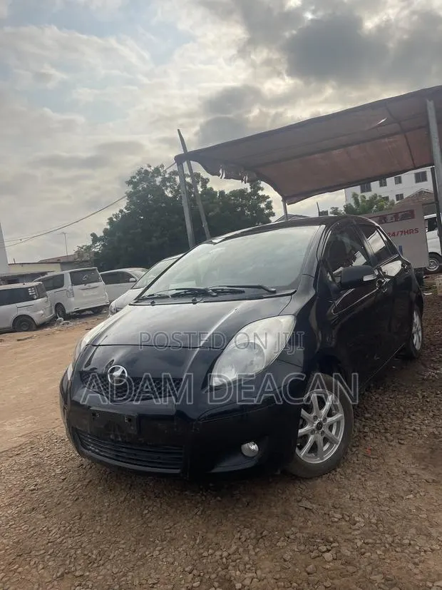 Toyota Vitz 2010 Black · Photo 1