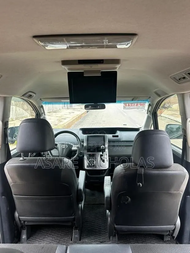 Toyota Voxy 2013 Black · Photo 1