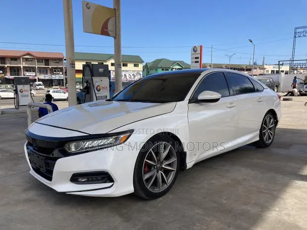 Honda Accord Sport 2018 White · Photo 1
