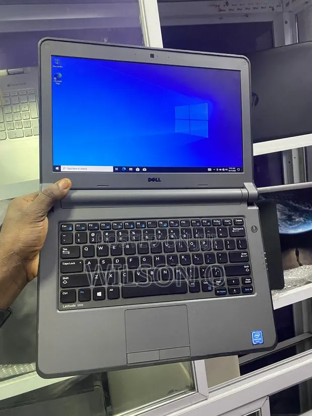 Laptop Dell Latitude 3350 8GB Intel Pentium HDD 320GB · Photo 1