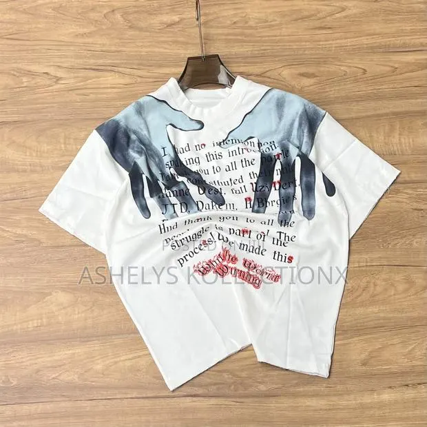 Round Neck T Shirt · Photo 1