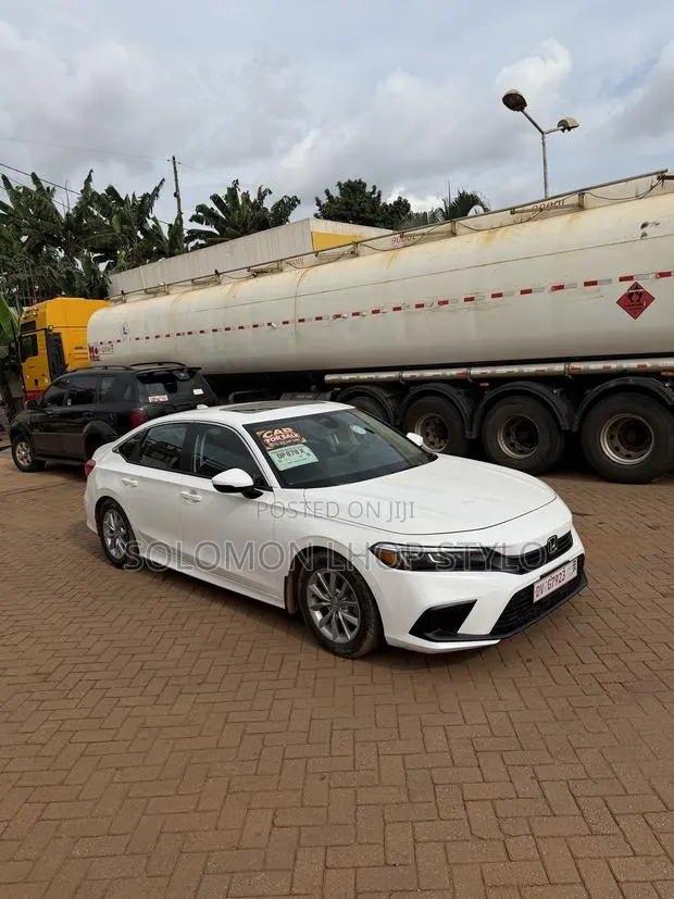Honda Civic EX CVT 2024 White · Photo 1