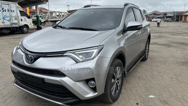 Toyota RAV4 2018 Gray · Photo 1