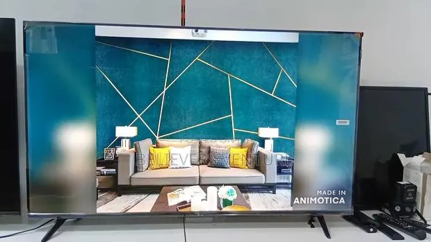 Premium Visual Power in 50-Inch Qled · Photo 1