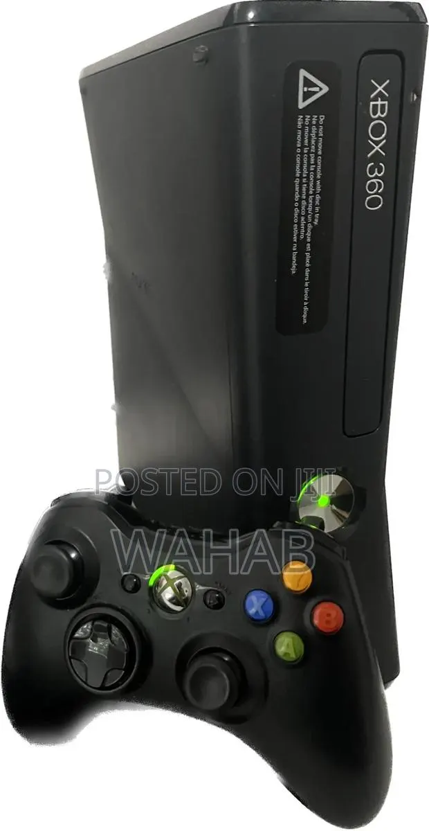 Xbox 360 With 7 Free Games and 1 Game Pad · Photo 1