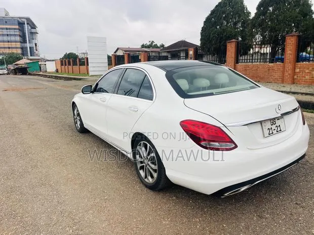 Mercedes-Benz C300 2016 White · Photo 1