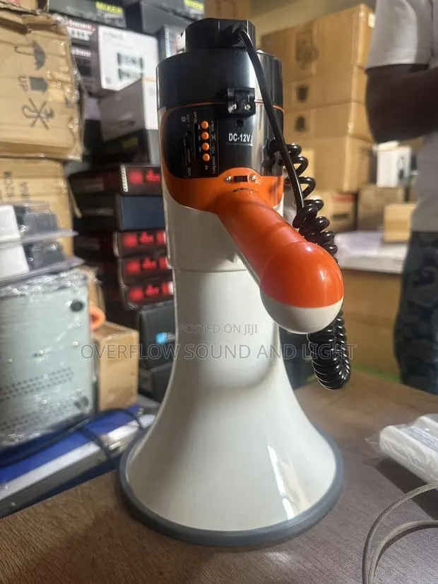 Portable Handheld Rechargeable Megaphone · Photo 1