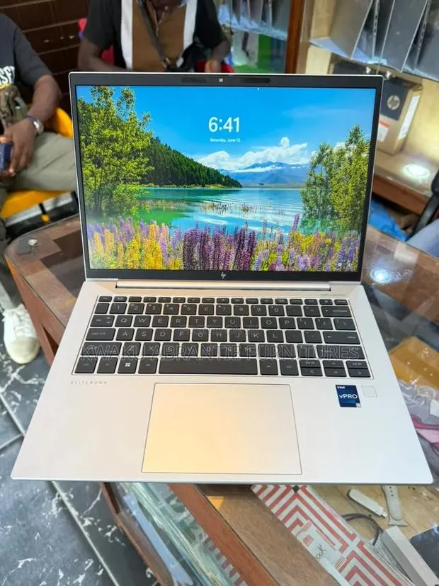 New Laptop HP EliteBook 840 G10 16GB Intel Core i5 SSD 512GB · Photo 1