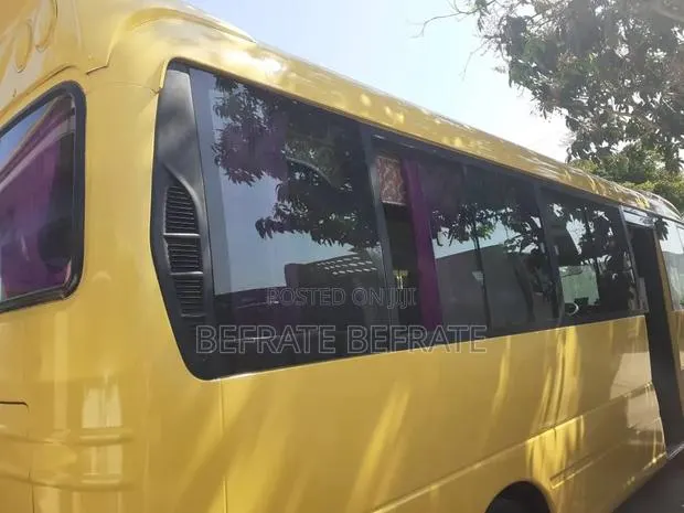 Hyundai County 2012 Yellow · Photo 1