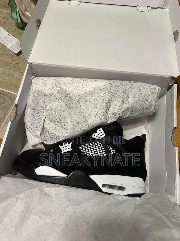 Jordan 4 White Thunder Unisex Sneakers · Photo 1