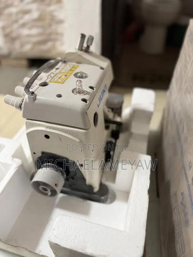 Juki MO 6700 Knitting Machine · Photo 3