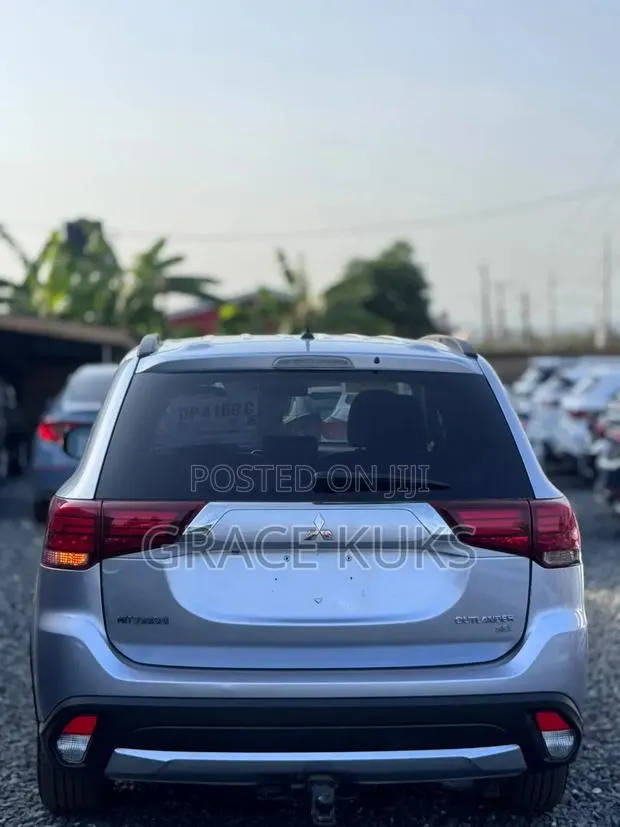Mitsubishi Outlander 2016 Silver · Photo 1