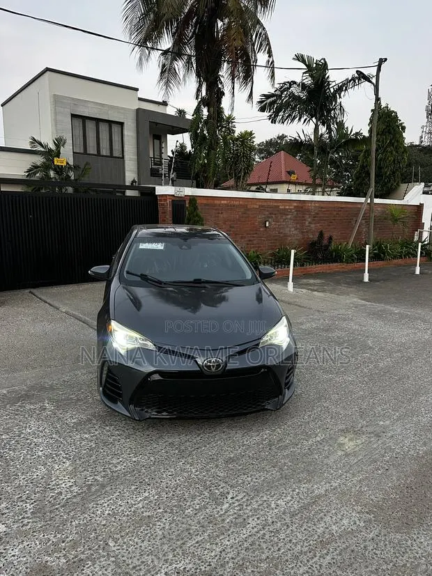 Toyota Corolla SE 4dr Sedan (1.8L 4cyl CVT) 2017 Gray · Photo 1