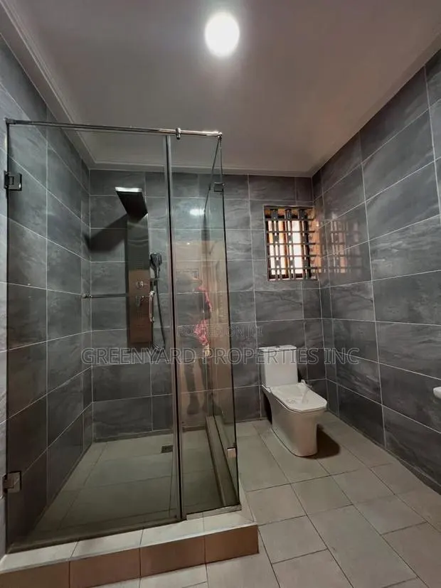4bdrm House in Adenta for sale · Photo 8
