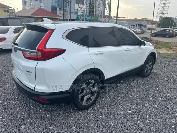 Honda CR-V 2017 White · Photo 1
