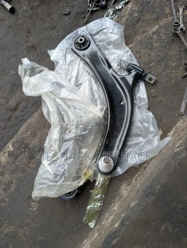 Nissan Rogue 2016 Lower Arm · Photo 1