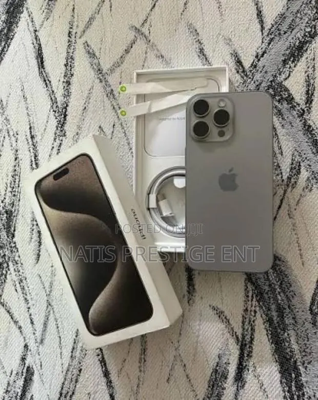 New Apple iPhone 15 Pro Max 256 GB Silver · Photo 1