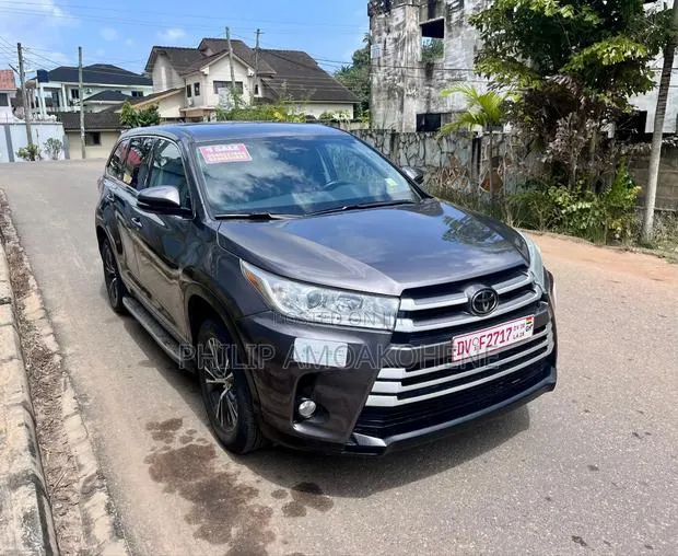 Toyota Highlander LE 4x2 V6 (3.5L 6cyl 8A) 2017 Gray · Photo 1