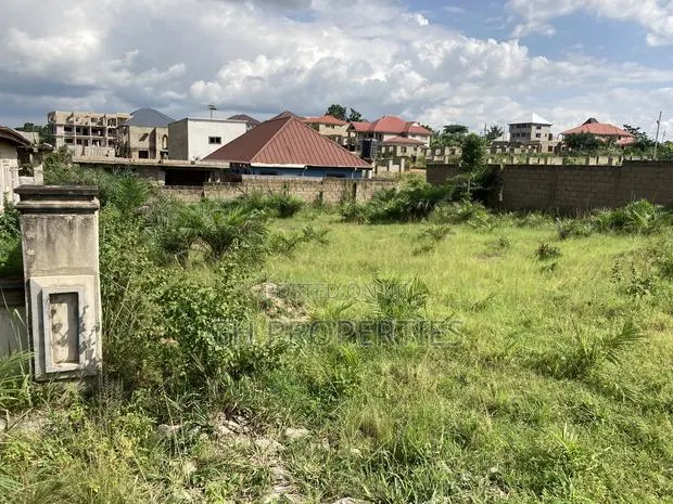 One Plot Fenced at Sokoban,Apaaso. · Photo 1