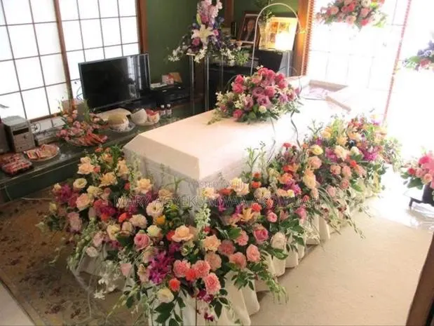 Around The Casket (Natural Artificial Flowers) · Photo 1