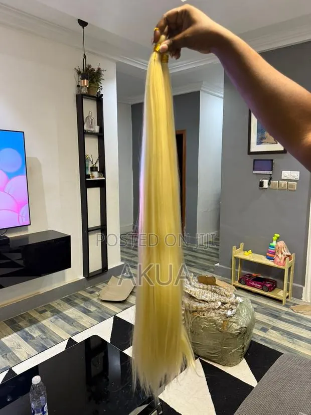 Long Blonde Non-Human Hair Extension Bundle-30 Inches · Photo 1