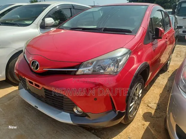 Toyota Vitz 2015 Red · Photo 1
