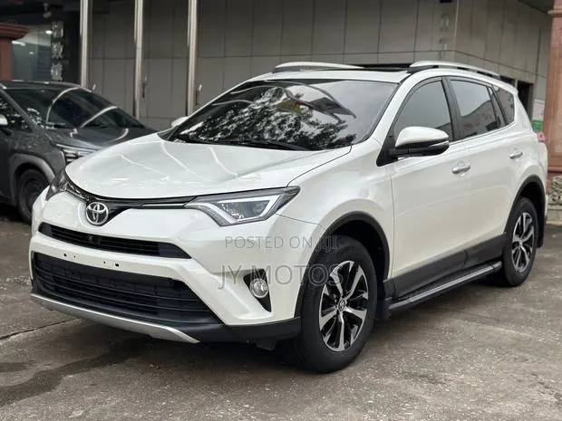Toyota RAV4 2019 White · Photo 1