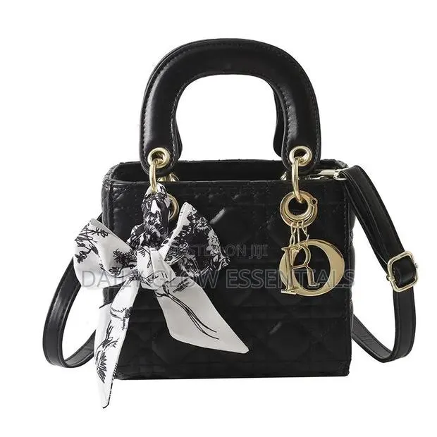 Women’s Black Quilted Handbag – Elegant Top Handle Bag With Scarf · Photo 1