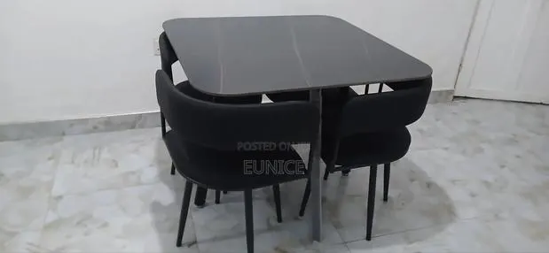 Durable Dinning Set With 4 Chairs · Photo 1