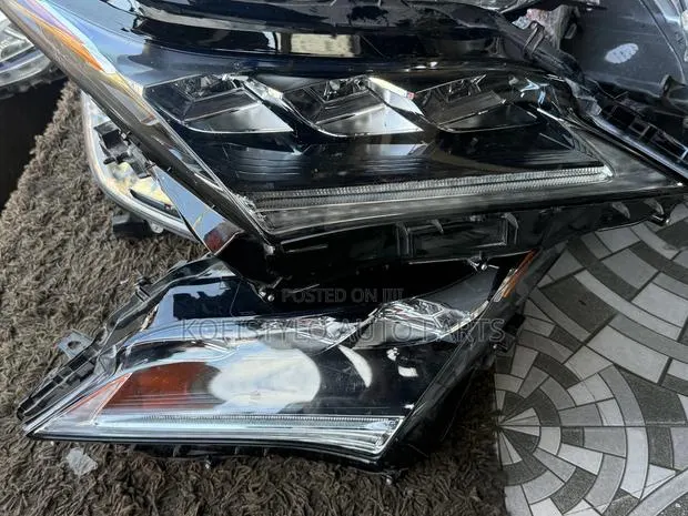 Rx350 2020 Headlight Pair · Photo 1
