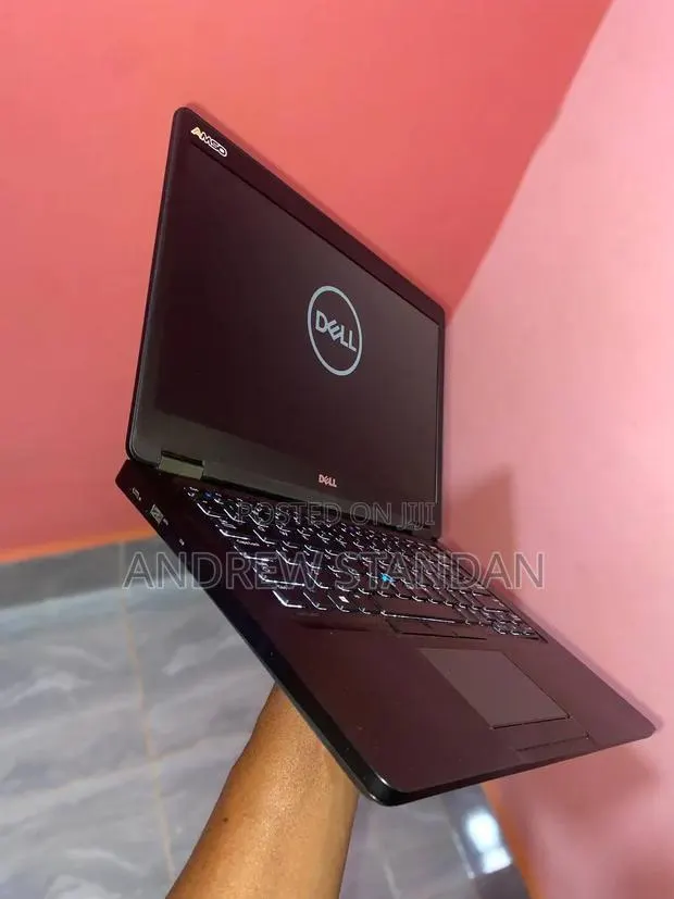 New Laptop Dell Latitude 5480 16GB Intel Core i5 SSD 250GB · Photo 1
