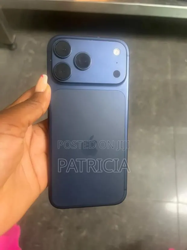 Apple iPhone 17 Pro Max 512 GB Blue · Photo 1