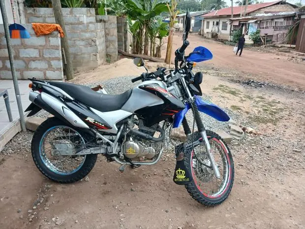 Royal Motorcycle 2024 Black · Photo 1