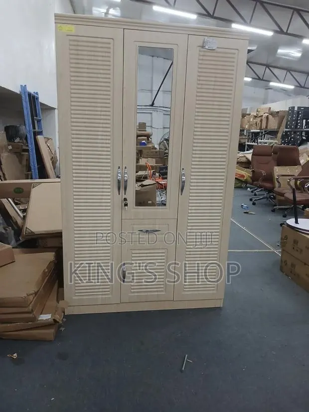 Wooden 3Door Wardrobe · Photo 1