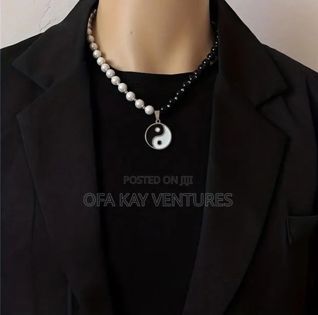 Ying Yang Necklace Black/White · Photo 1