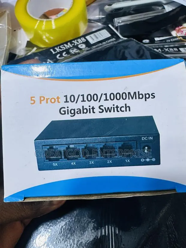 5-Port 10/100/1000Mbps Gigabit Network · Photo 1