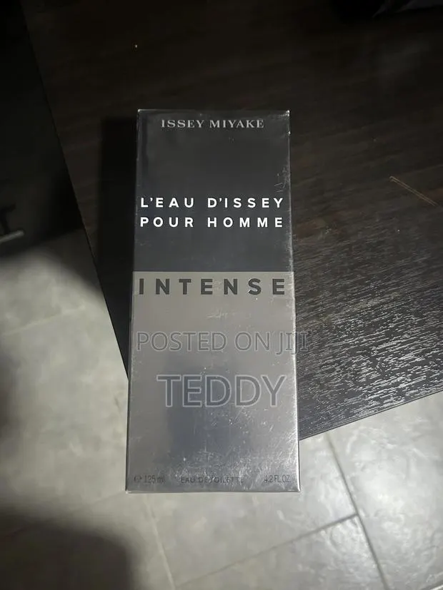 Issey Miyake · Photo 1
