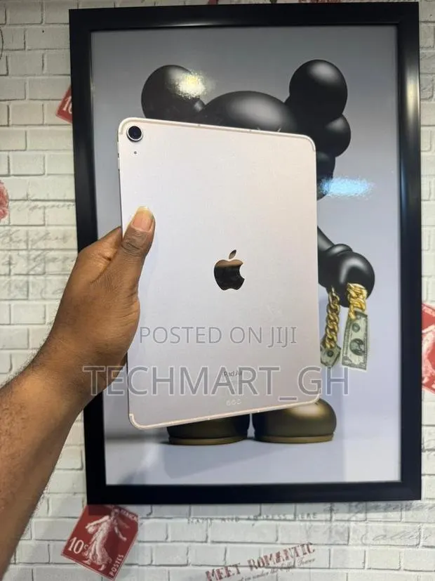 Apple iPad Air (2022) 256 GB Silver · Photo 1