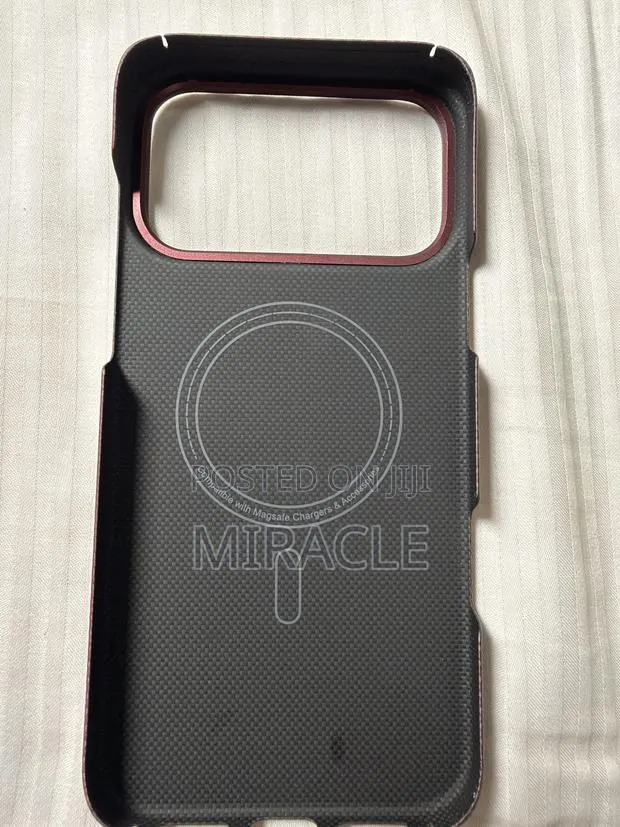 Kevlar Cherry Weave Case for iPhone 17/18 Pro Max · Photo 1