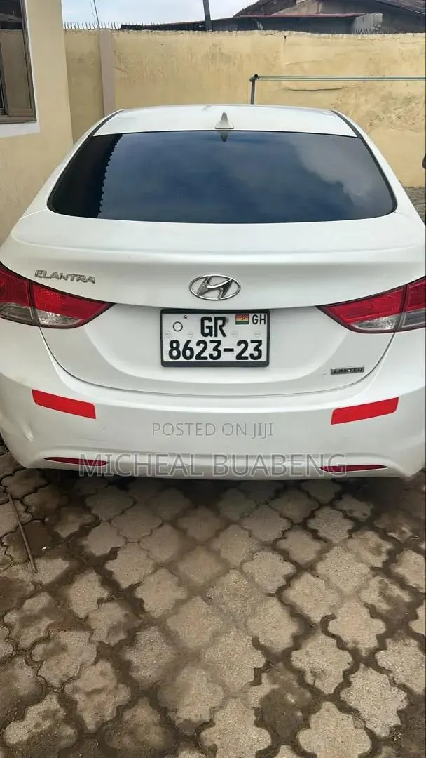 Hyundai Elantra 2013 White · Photo 1
