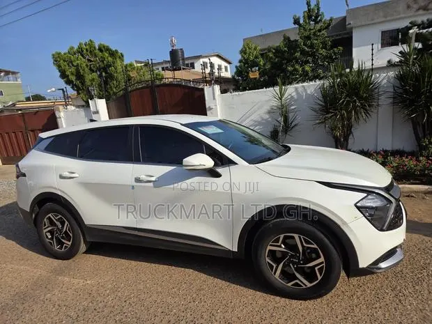 Kia Sportage 2023 White · Photo 1