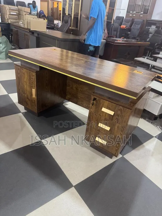 Office Desk · Photo 1