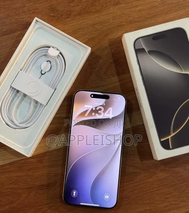 Apple iPhone 16 Pro Max 512 GB Silver · Photo 1