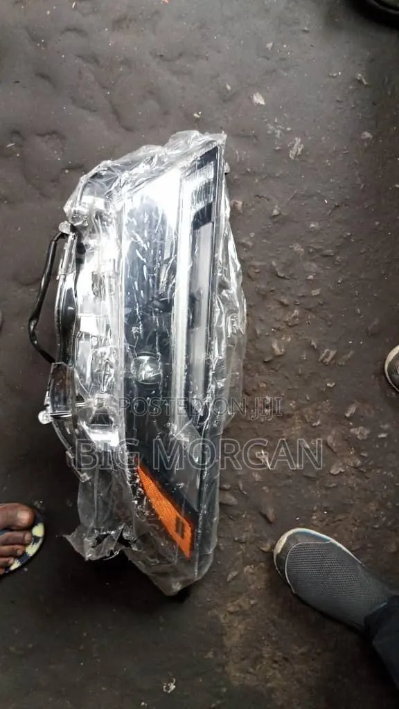Toyota RAV4 2023 2024 2025 Headlight LED · Photo 1