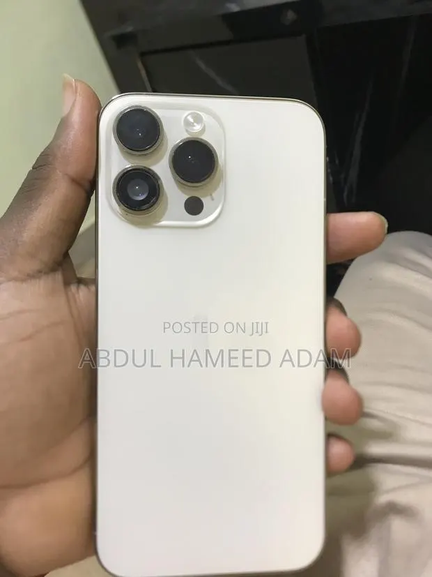 Apple iPhone 14 Pro Max 128 GB Gold · Photo 1