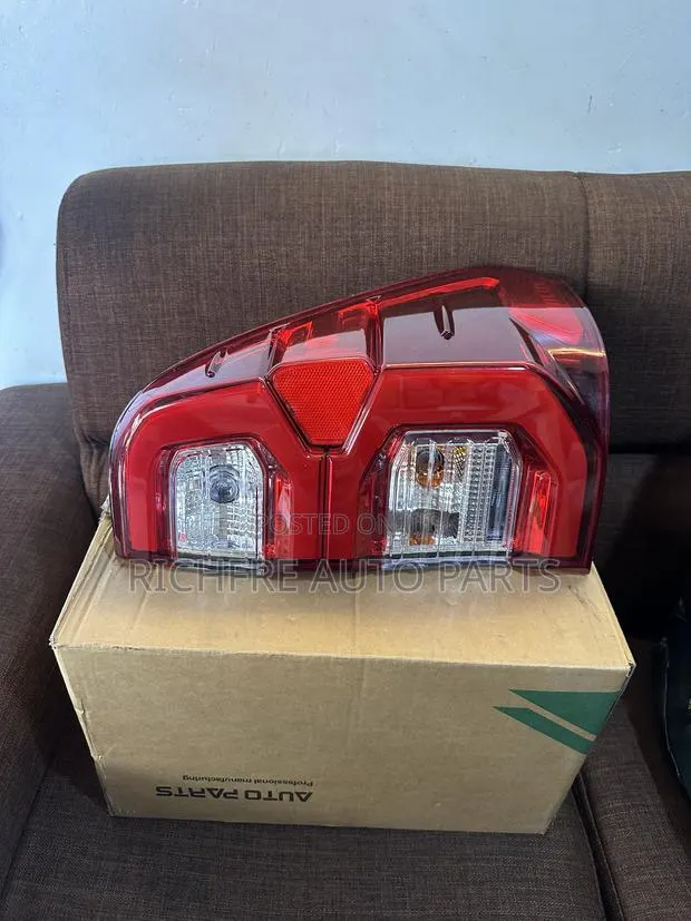 Toyota Hilux 2020 2021 2022 2023 Taillight LED ORIGINAL IN BOX · Photo 1